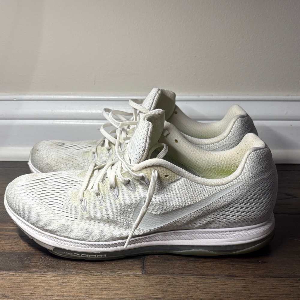 Men’s White Nike Shoes
